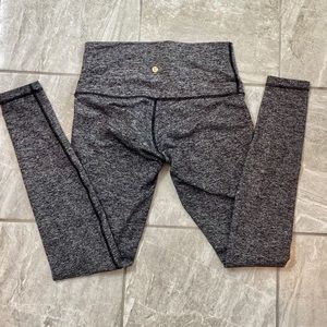 Black/white lululemon leggings